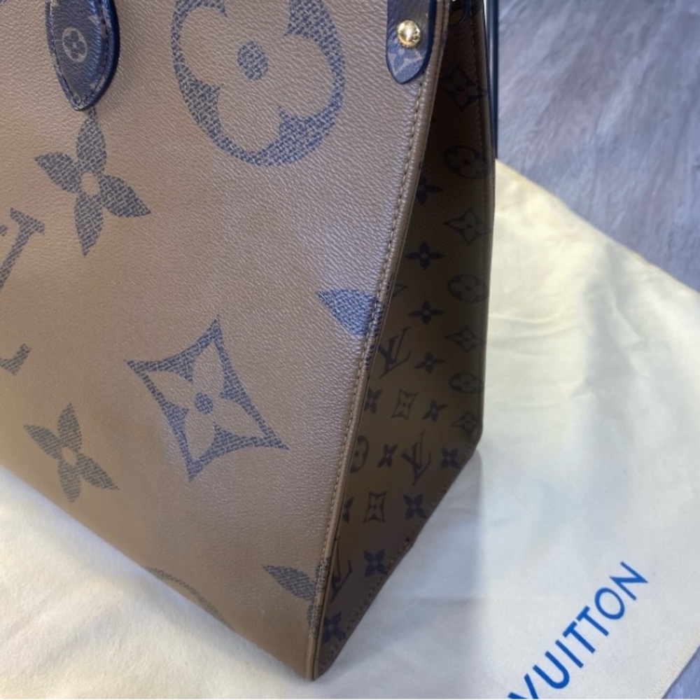 OnTheGo GM Tote Monogram Reverse Canvas Brown Bag - Picture 5 of 15